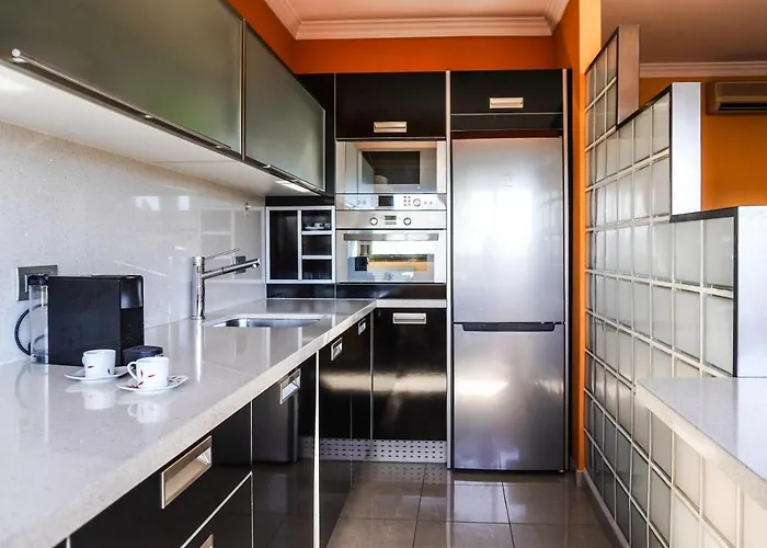Center Modern Apartment *